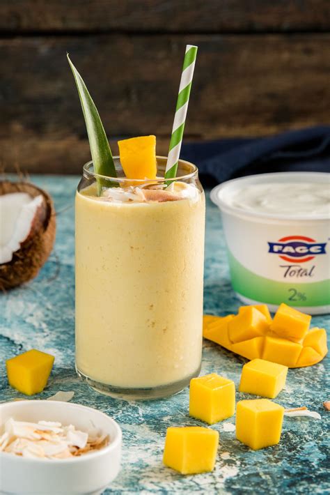 Tropical Paradise: Pineapple Coconut Smoothie Recipe