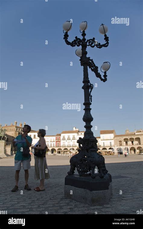 Trujillo excursion tourists