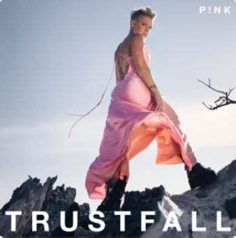 Trustfall Pink Traduction