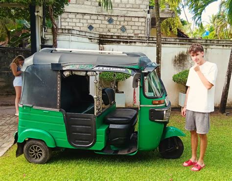 Tuktuk Pick Up Service