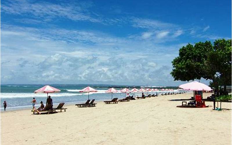Turis Bali Di Pantai