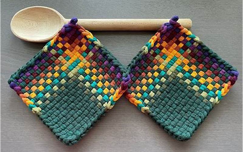 Tying The Edges Of A Loomed Potholder