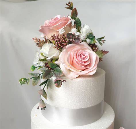 Types of Artificial Flower Cake Toppers