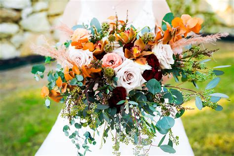 Types of Fall Wedding Bouquets