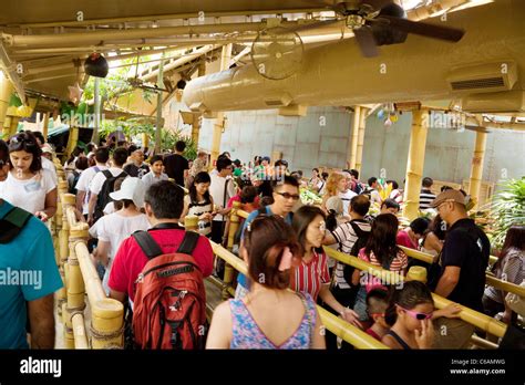 Universal Studios Singapore queue