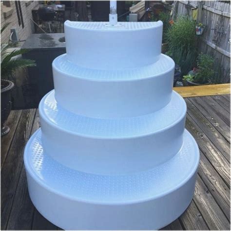 Reviving Memories in the Sweetest Way: A Tale of Used Wedding Cake Transforming Pool Stairs into a Loving Symbol of Legacy