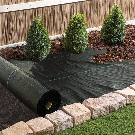 Using Landscape Barriers and Mulch