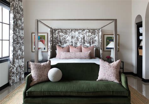 Using pattern in a bedroom