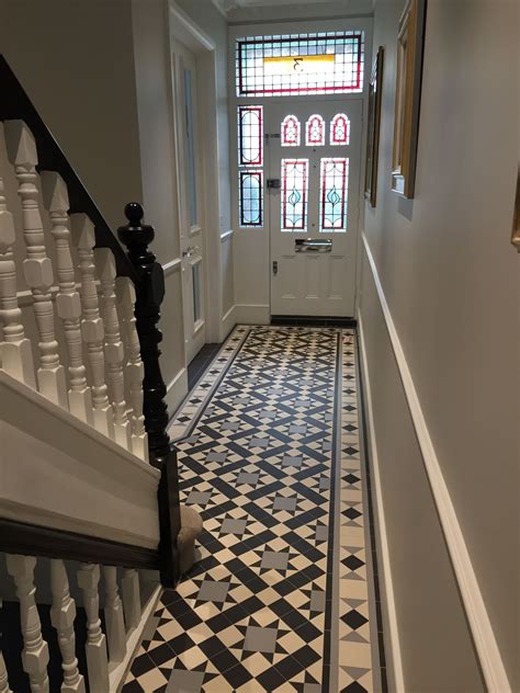 Using pattern in a hallway