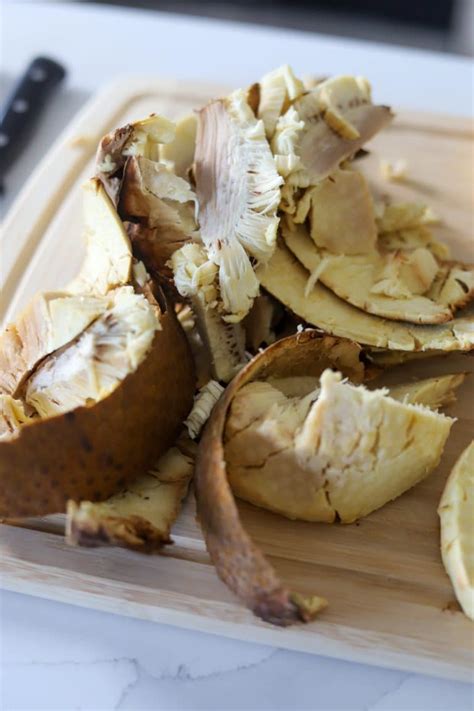 Using roasted breadfruit slices as bread substitute