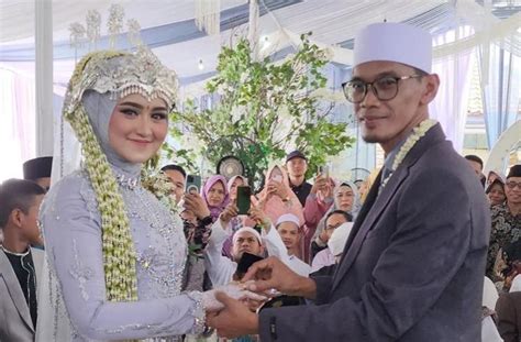 Ustad Tile keluarga