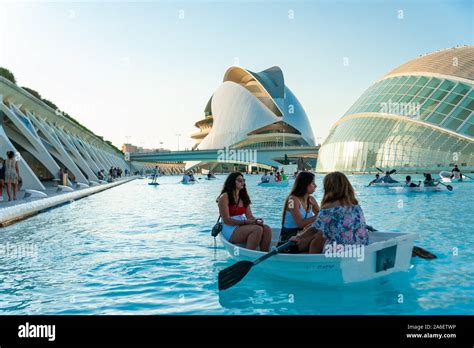 Valencia Sunset Boat Tour Review: Is it Worth it?