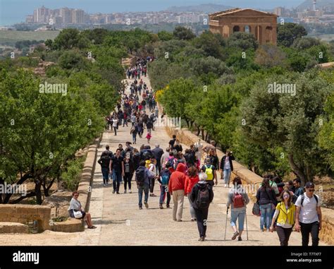 Valley of the Temples Crowds