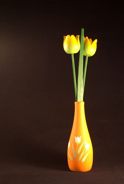 Vas Bunga Kuning