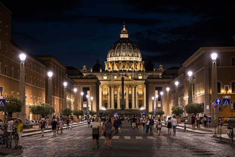 Vatican Night Tour Guide