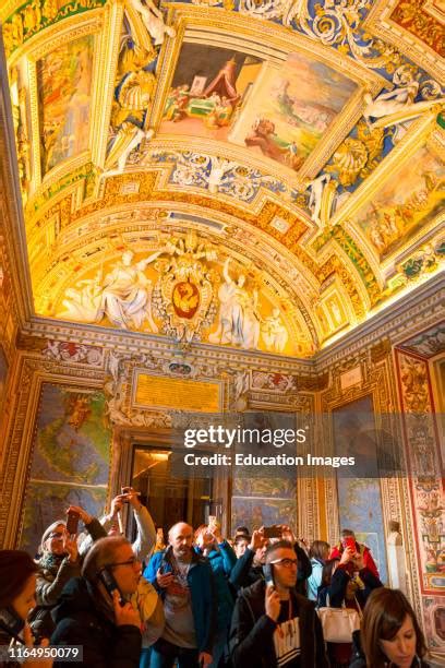 Vatican museums crowded