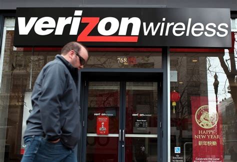 Verizon's Commitment to Customers image