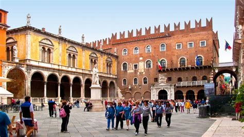 Verona Walking Tour Guide