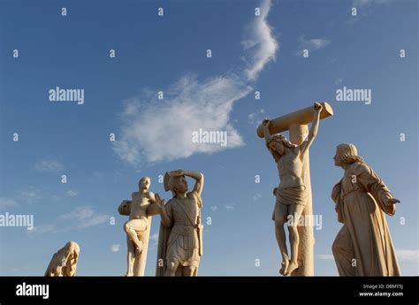 Via Crucis statues