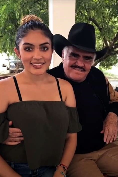 Vicente Fernández with fans
