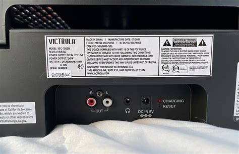 Victrola Revolution Go controls