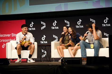 VidCon on Twitter: \"Pick ONE to play Roblox with https://t.co 
