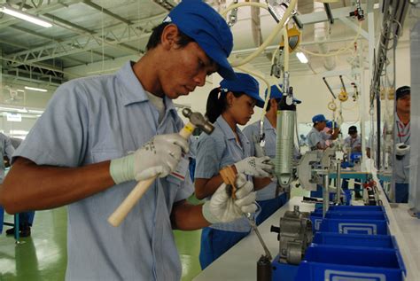gambar pekerja pabrik