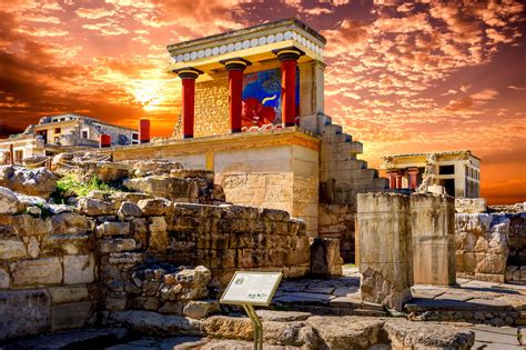 Visit Knossos Palace