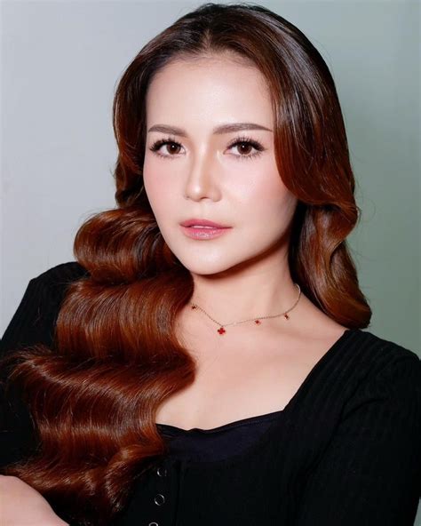 Voke Victoria Biodata