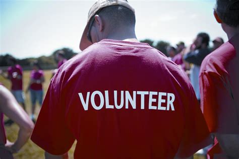 Volunteer dan Relawan