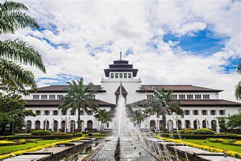 WISATA BUDAYA BANDUNG