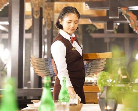 Waitress Indonesia