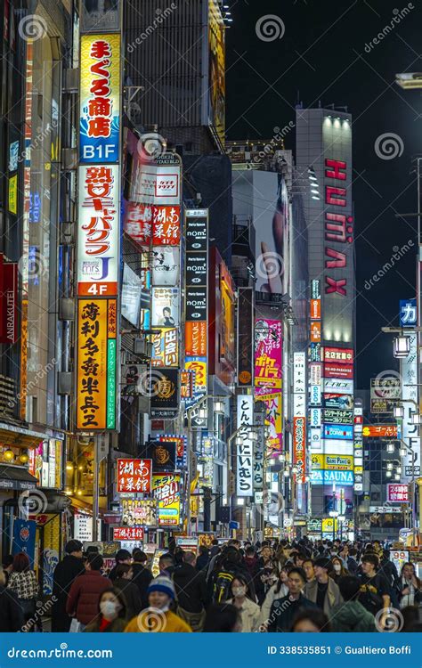 Walking Tour Crowd Night