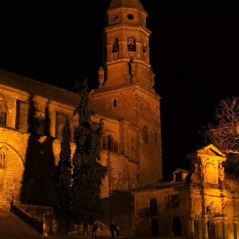 Walking around Baeza at night