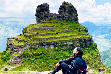 Waqrapukara stone structures