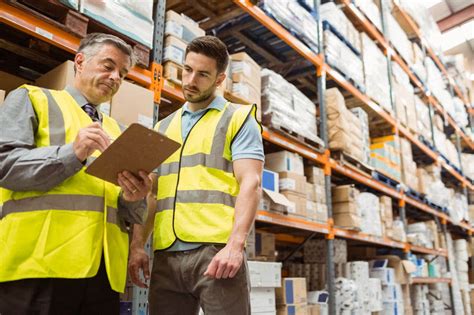 Warehouse Officer Adalah: Pemahaman, Peran, dan Tanggung Jawab