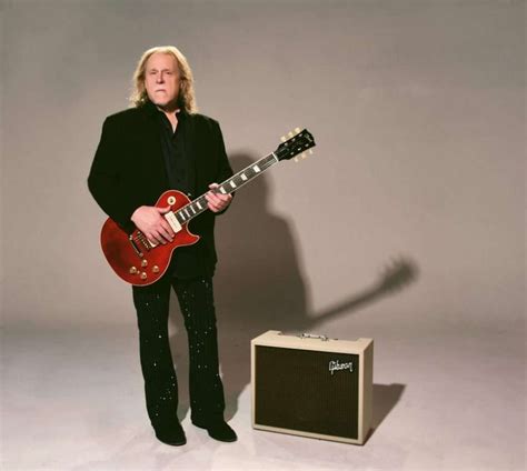 Warren Haynes exercising