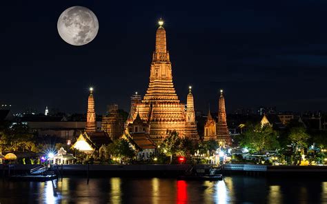 Wat Arun Night