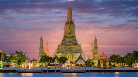 Wat Arun at night