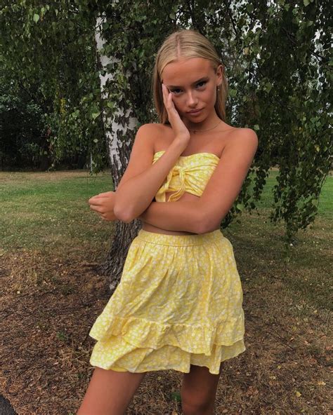 Watch Emma Rose Exclusive Videos