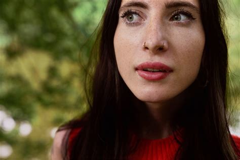 Watch Lou Nesbit Exclusive Videos