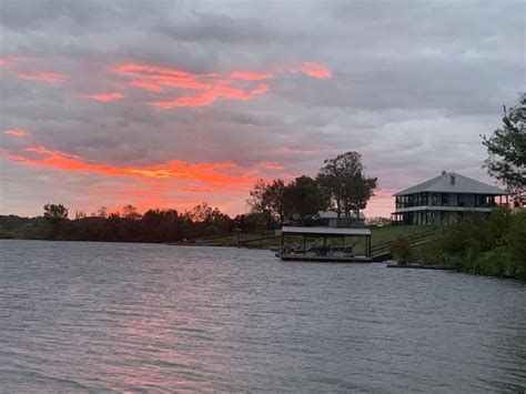 Discover the Serenity of Rapides Parish's Waterfront Property for Sale and Indulge in a Slice of Heaven!