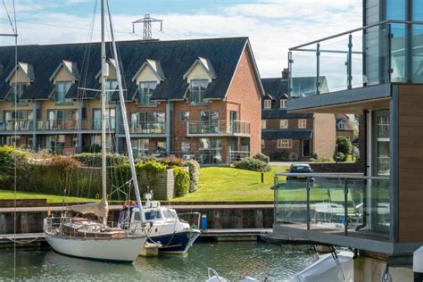 Serenade Your Senses with Waterside Splendor: Discover the Best Waterside Properties in Isle of Wight