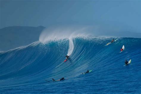 Wave Selection Surfing