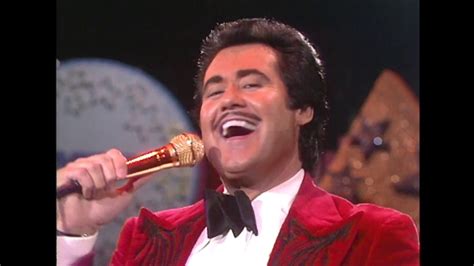 Wayne Newton singing