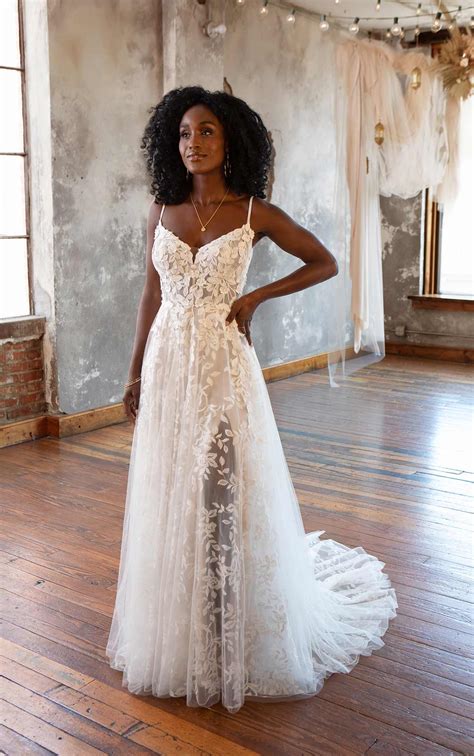 Enchanting Bridal Elegance: Lace-Up Your Heart with Gorgeous Wedding Dress Straps