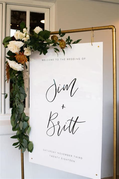 Dazzle Your Guests with Heartfelt Hospitality: DIY Wedding Welcome Signs that Add Warmth and Charm!