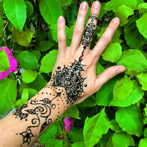 Beautiful Henna Tattoo Designs and Useful Info About It