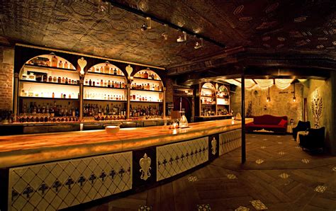 What Is The Atmosphere Like At A Speakeasy?