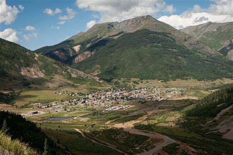 What is the Lowest Elevation Near Silverton?
